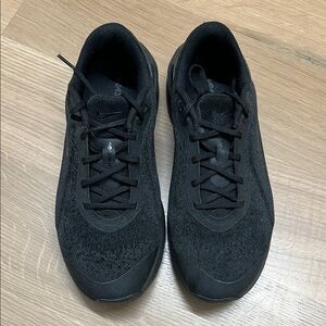 Nike women’s Black Knit Running Sneakers